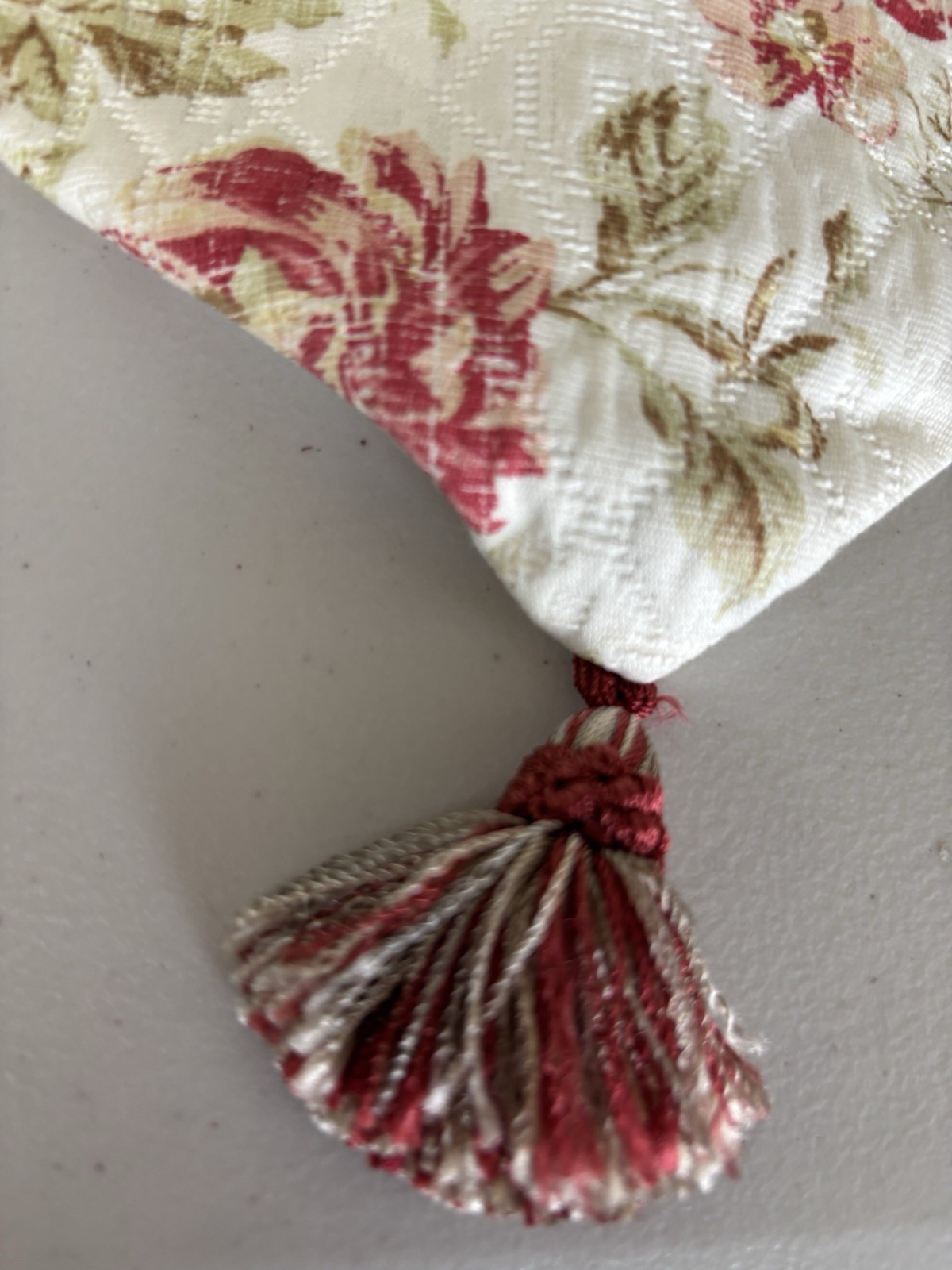 4 floral Ascot Valance window Treatment Red Cream Lined Tassel Handmade 41″x25″