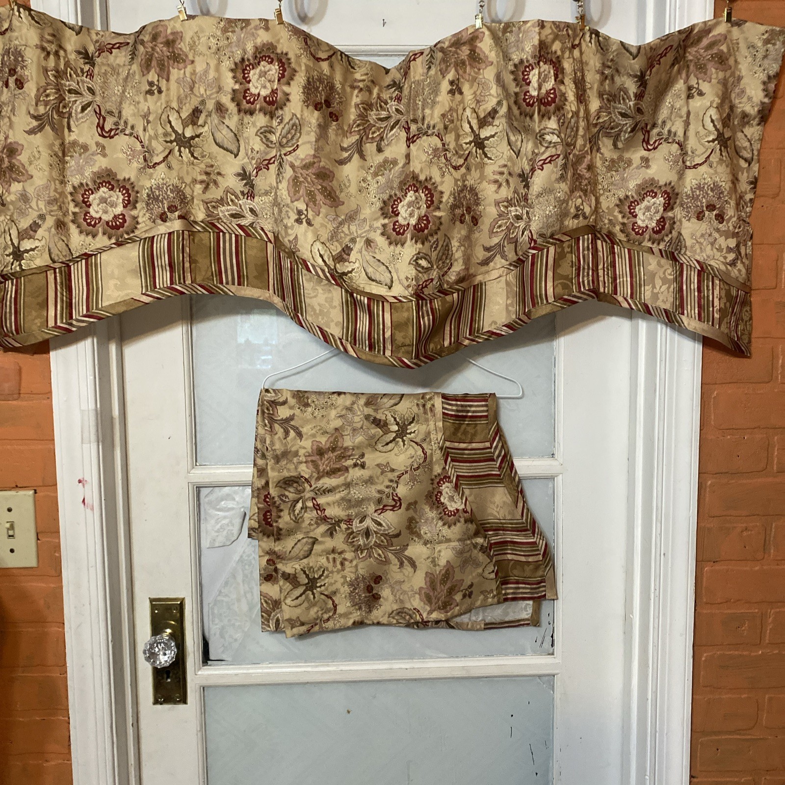 Waverly Valance Curtain Navarra Antique Beige Scallop Floral Stripe 52X16″ Set