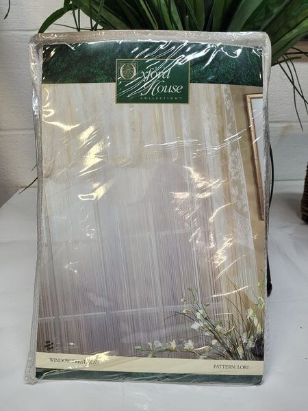 the Oxford House window treatment pattern Lori split swag 60″ x 36″ / r4 d15