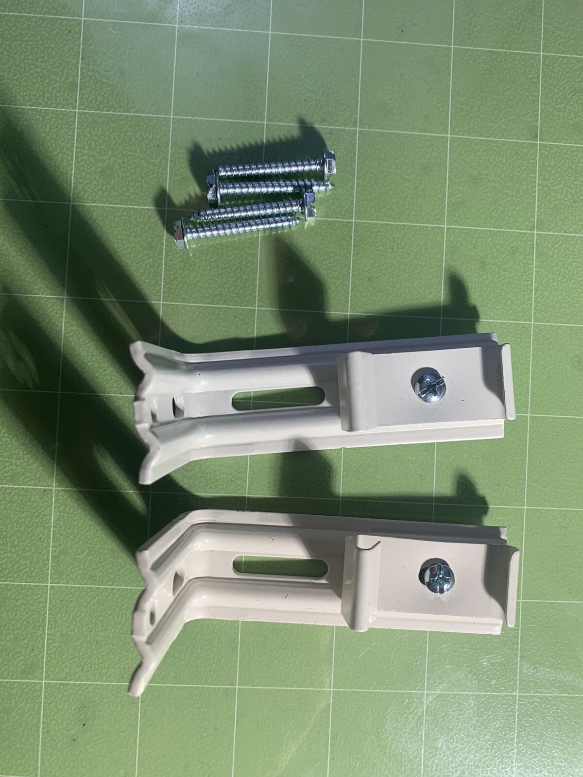 Bali Graber Vertical Blind G85 Bracket 1-1/2 Inch Headrail (Outside Mount)