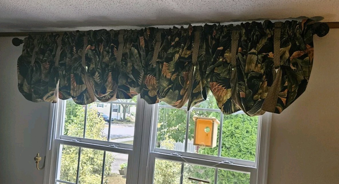 Thomasville 7pc Tahitian Black Sunset Valances 50W X 30H Sunrooms, Cafe Tiki bar