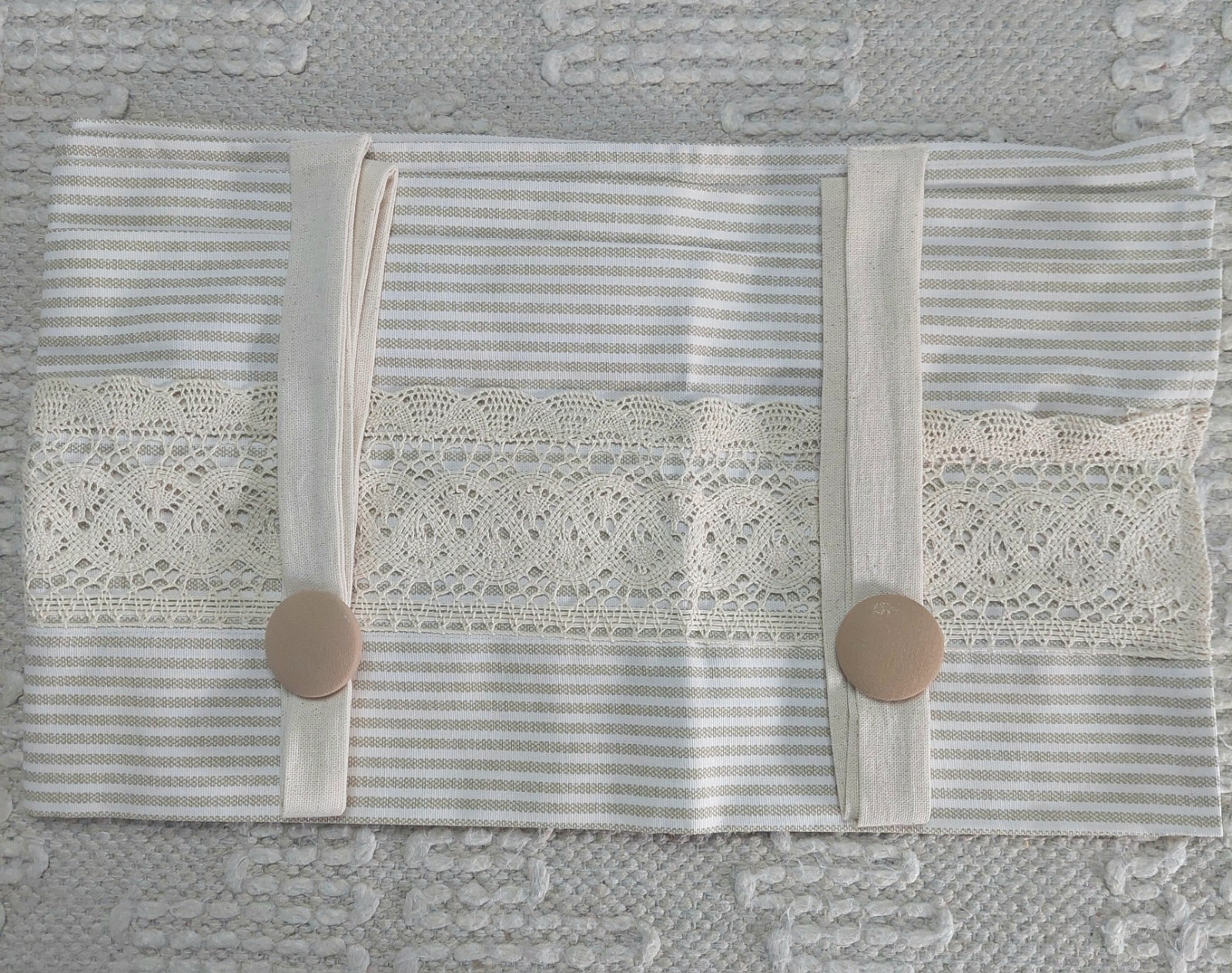 NEW!! Striped Lace Tie Up Green & Cream Valence! 42″ X 18″ (E90)