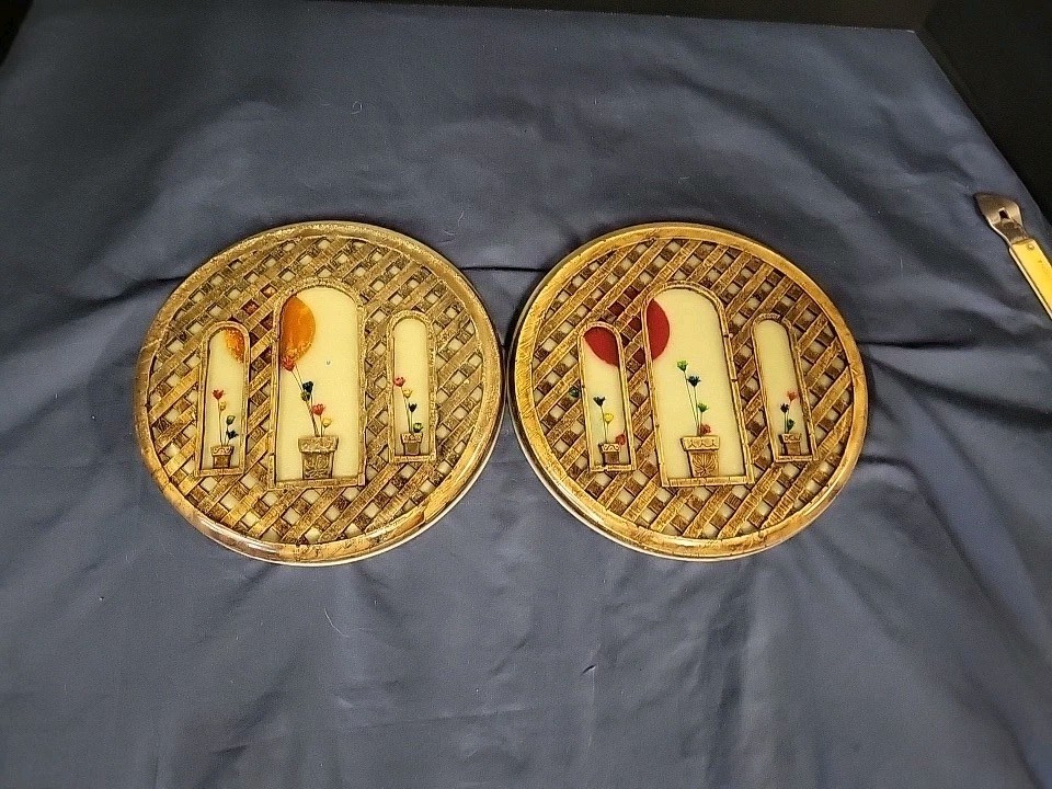 2 Vtg Lucit Flower Through A window One Yellow One Red 8″in Excellent Condition
