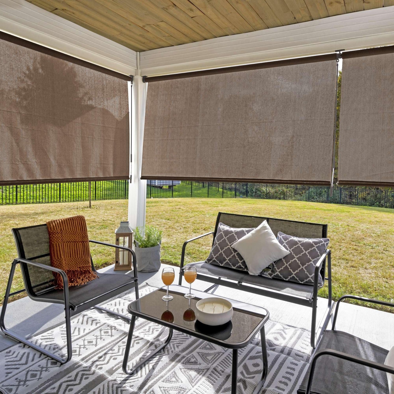 Outdoor Cordless Sun Blocking Roller Shade