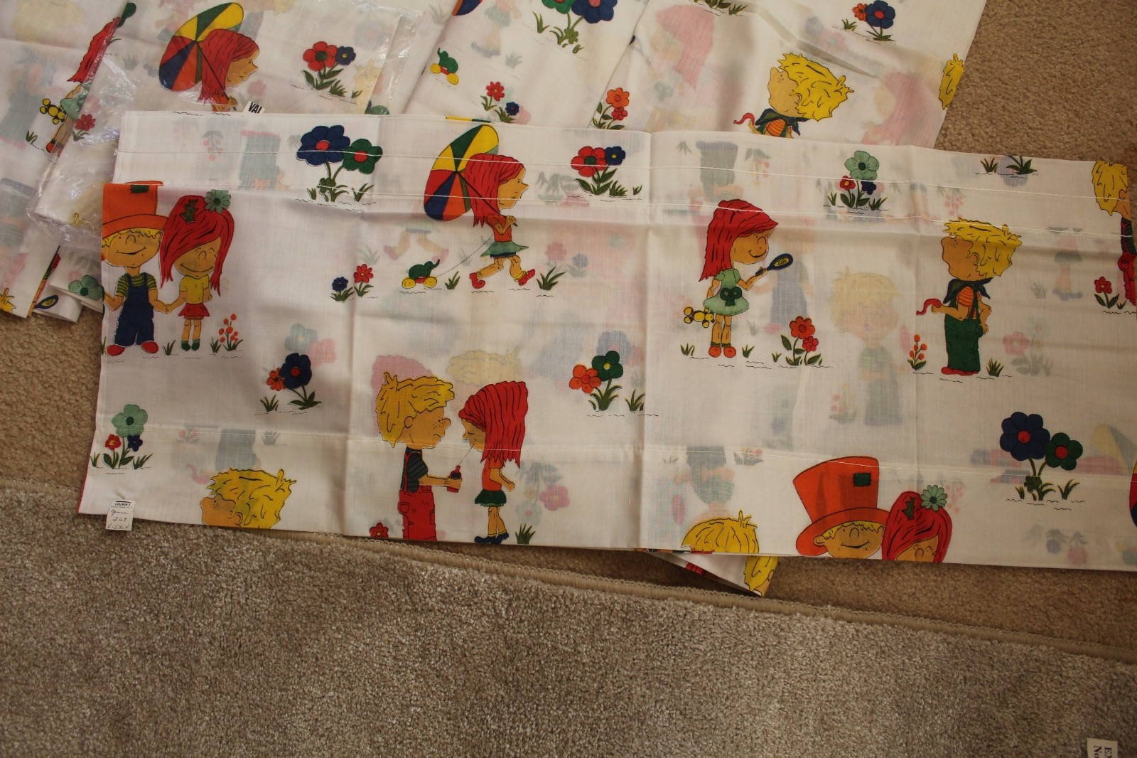 2 VTG SETS 4 PANELS 35L X 42W +2 VALANCE 66W X 13 L GIRLS ROOM CURTAINS EC