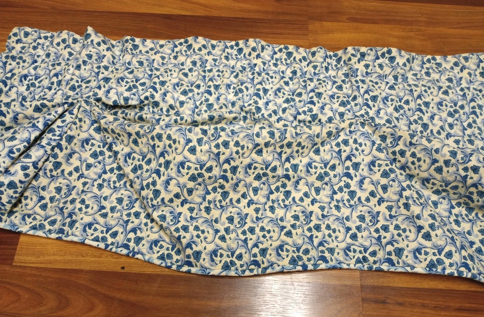 2) Vtg Waverly Blue & White Leaf & Vine Valances Cotton 80×20 Scallop Balloon