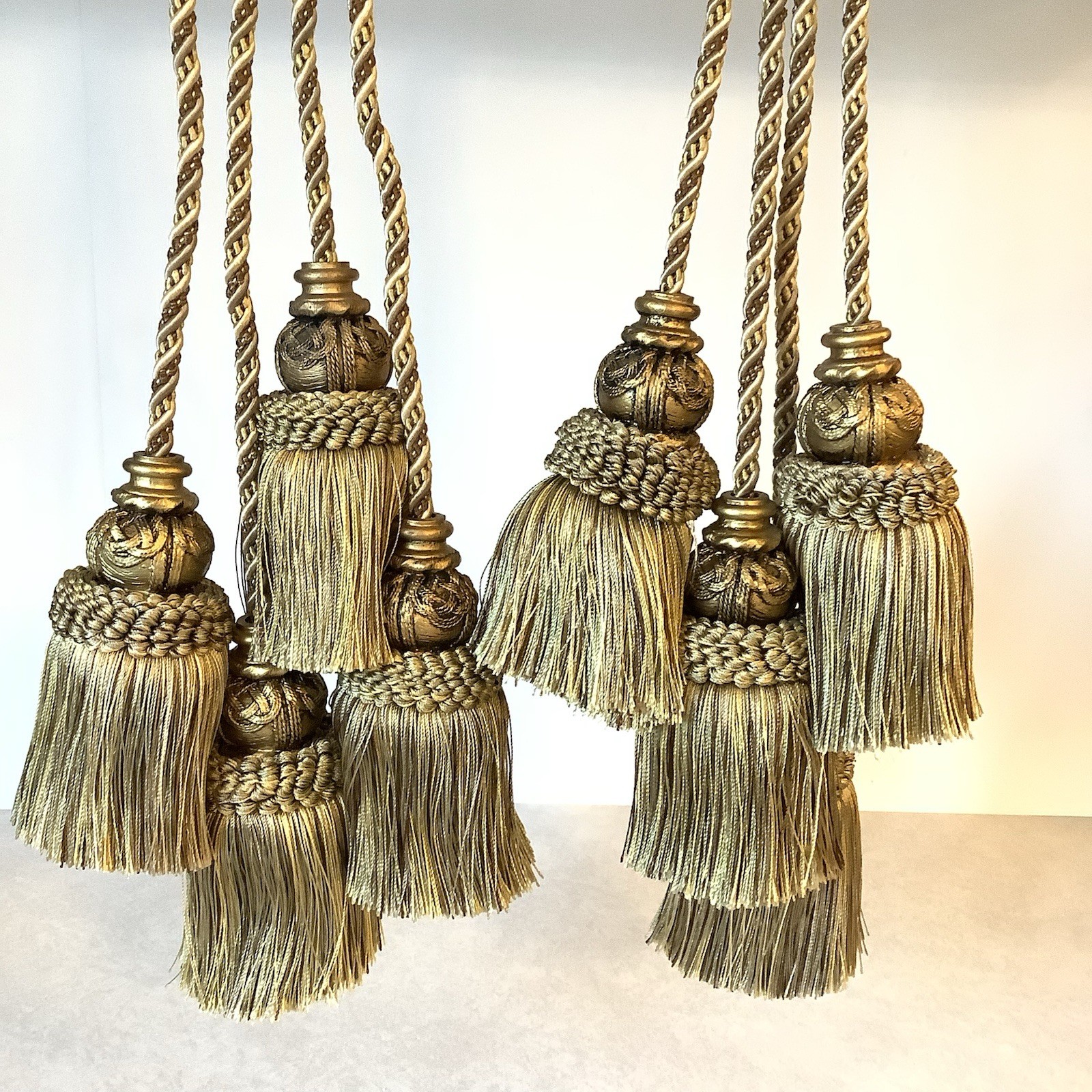 LOT OF 4! Extra LARGE TASSELS Drapery Home Decor Tiebacks GOLD MINT CONDITION!