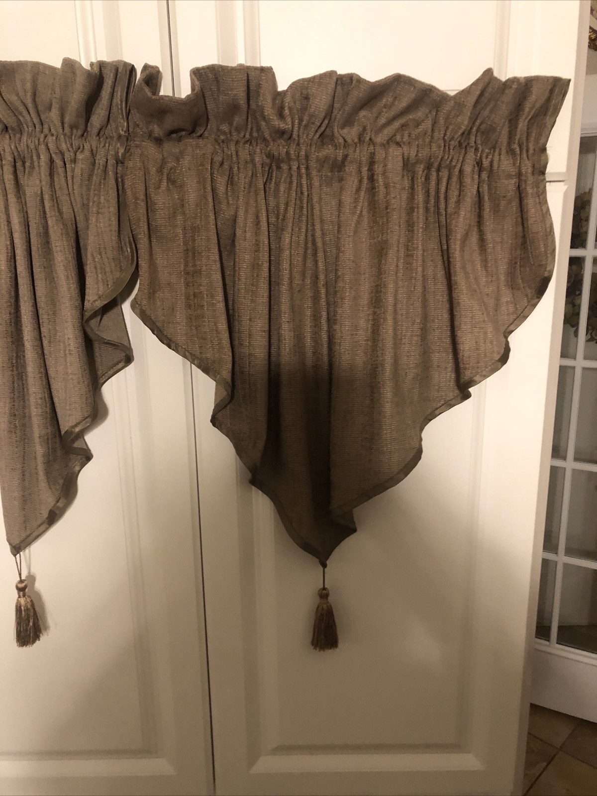 2 CROSCILL CRUSHED CHENILLE ASCOT VALANCES TASSEL TAUPE TAN 40″X25″