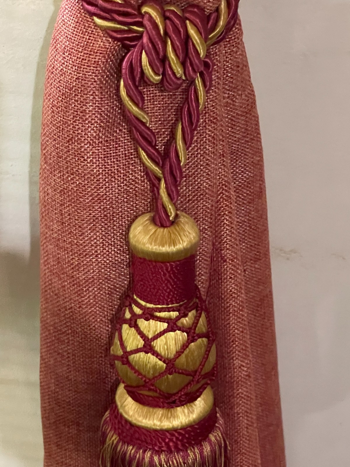 One Deco-Pro Traditional Burgundy and Gold/Beige Curtain Tassel Tieback.