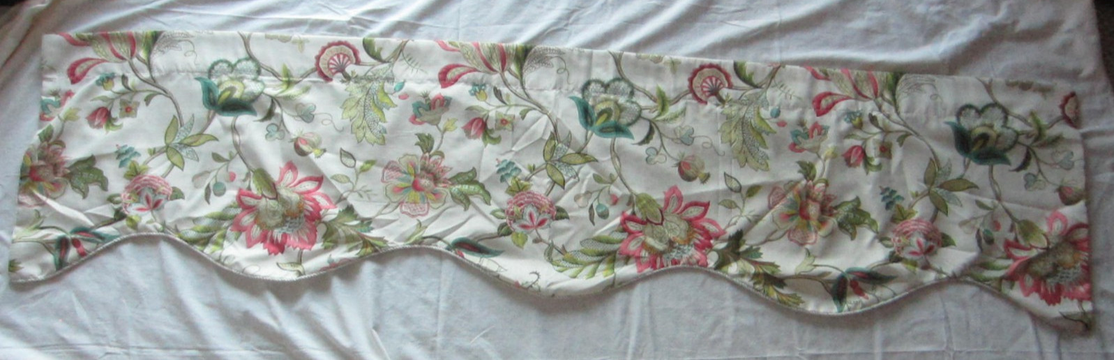 One Scalloped Valance Regency Program RN20739 Lined Floral 70″ x 17″ Cording
