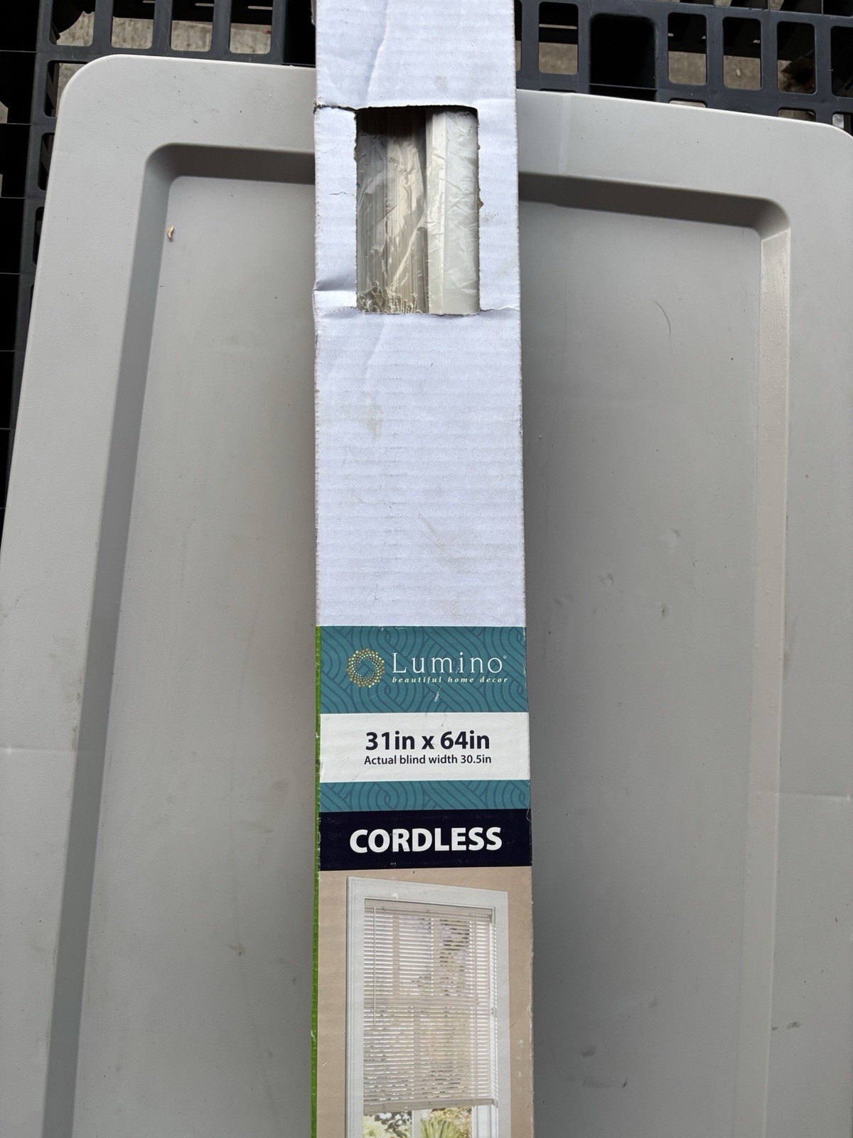 Lumino 1” Cordless Vinyl Mini Blind – 31×64 in – Alabaster – New
