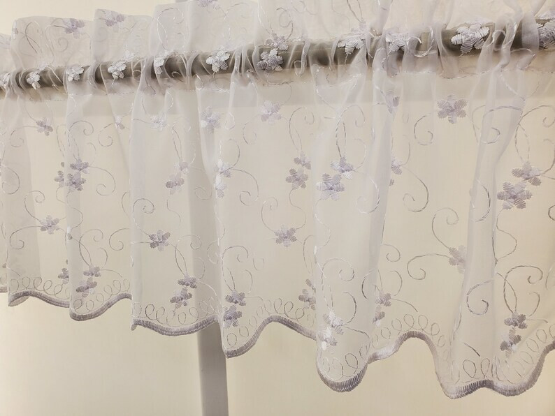 New VINTAGE Daisy Embroidered Sheer Voile Scalloped Valance Rod Pocket White