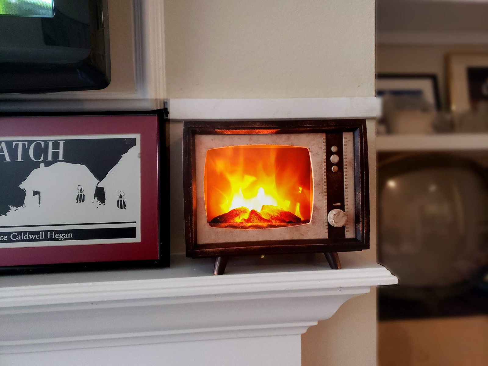 Decorative Realistic Fireplace Compact Retro Television with LED Moving Flame…