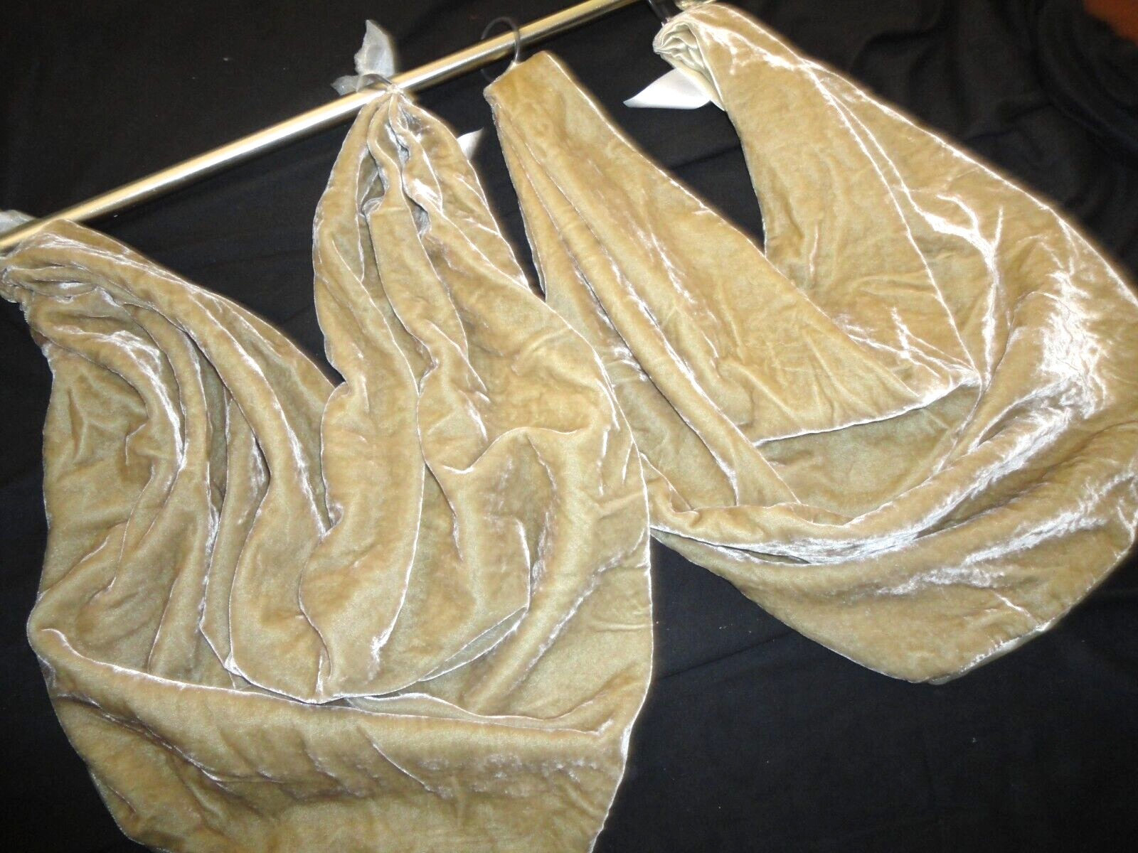 PERI RETRO CRESCENT VELVET BUCK/NEUTRAL (2) RINGED WATERFALL SWAG VALANCES 30X23