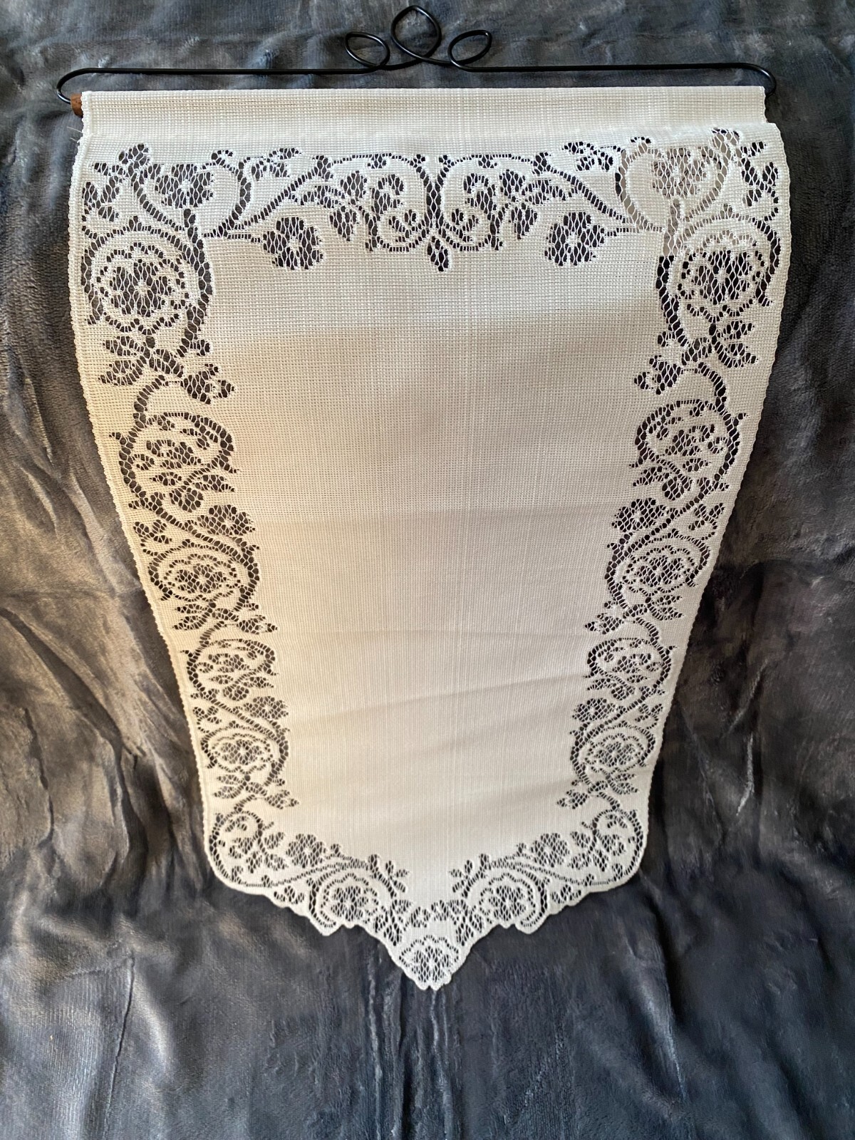 Heritage NEW WALL DECOR w/Hanger #WH-11E. Tracery, white color.