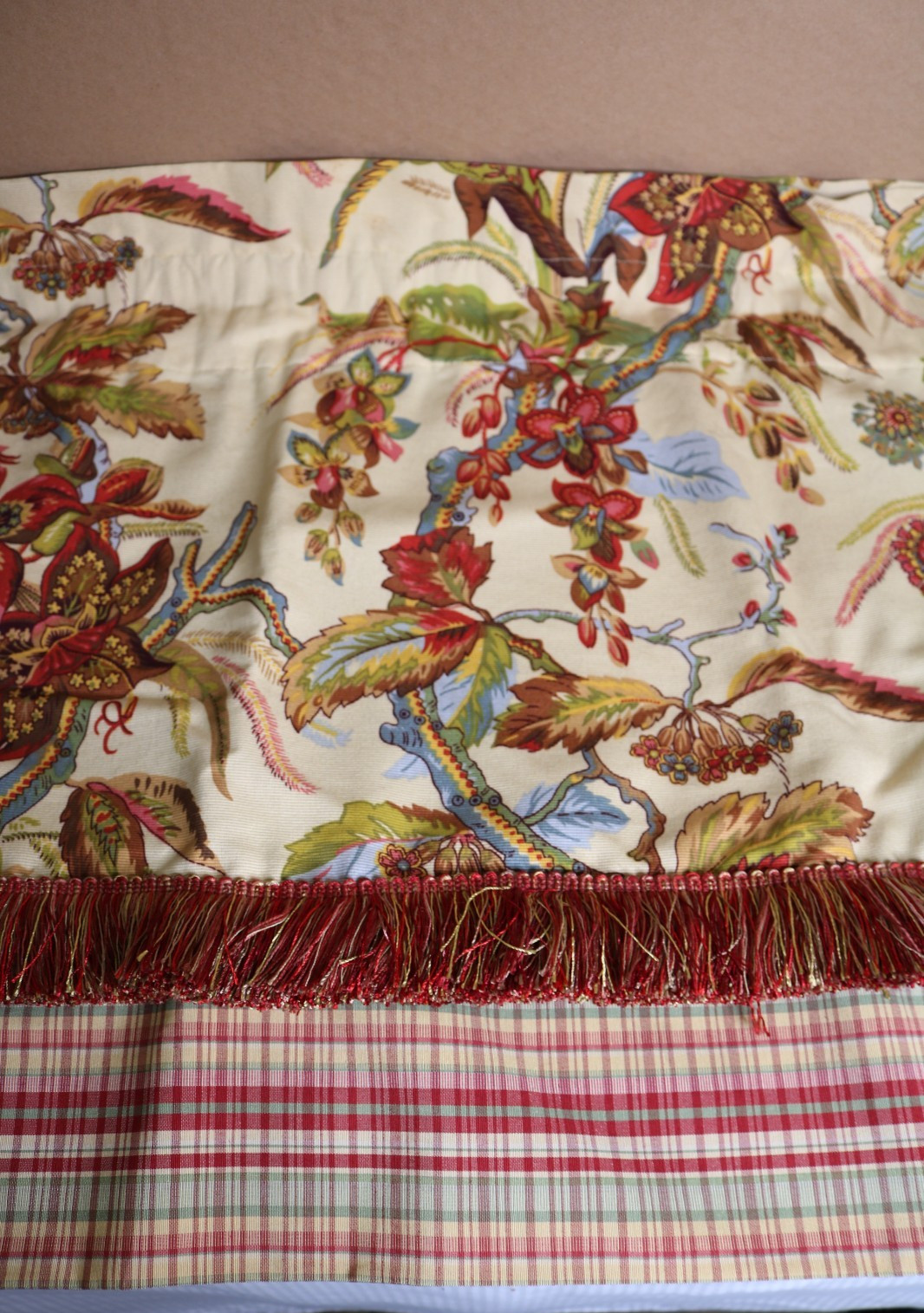 Waverly Hyde Park Valance Jacobean Floral Tassel Fringe Red Green Tan 23″x76″