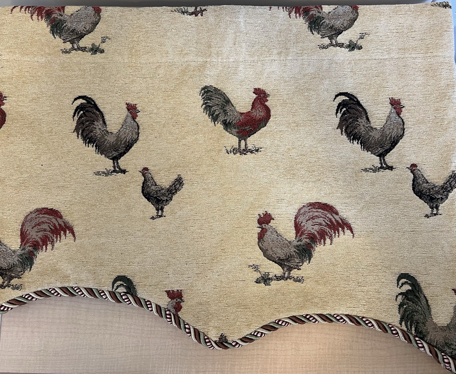 JC Penny Home Yellow Chicken Rooster Scalloped Valance 50 X 20″ Rope Cord Trim