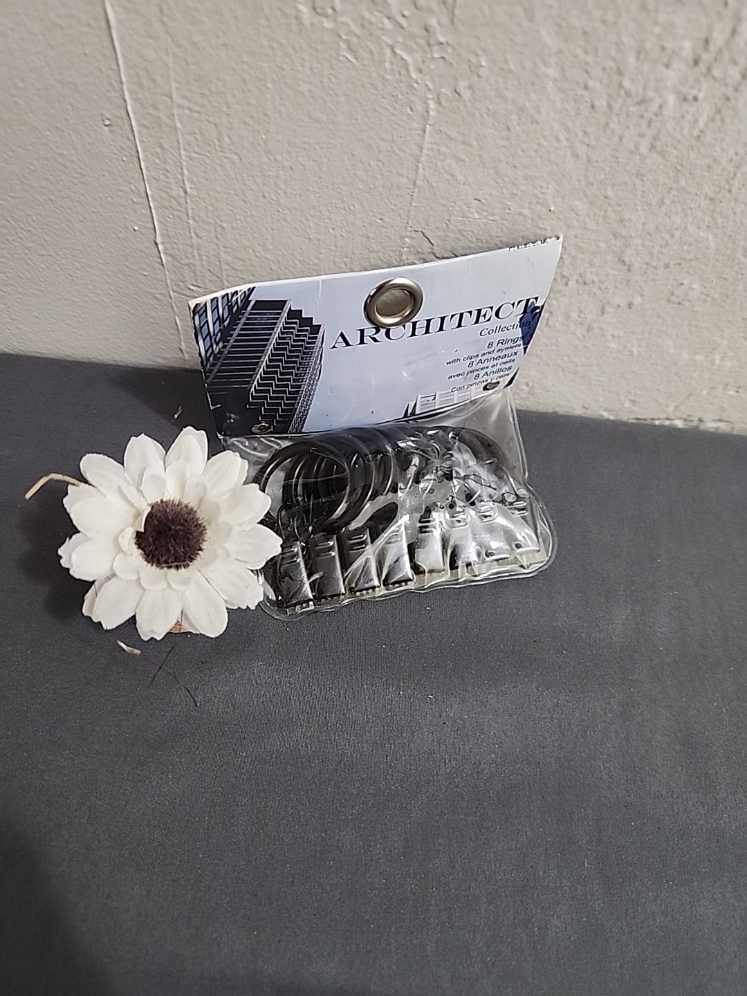 8 Curtain Rings With Clips New in Box 1″ Diameter