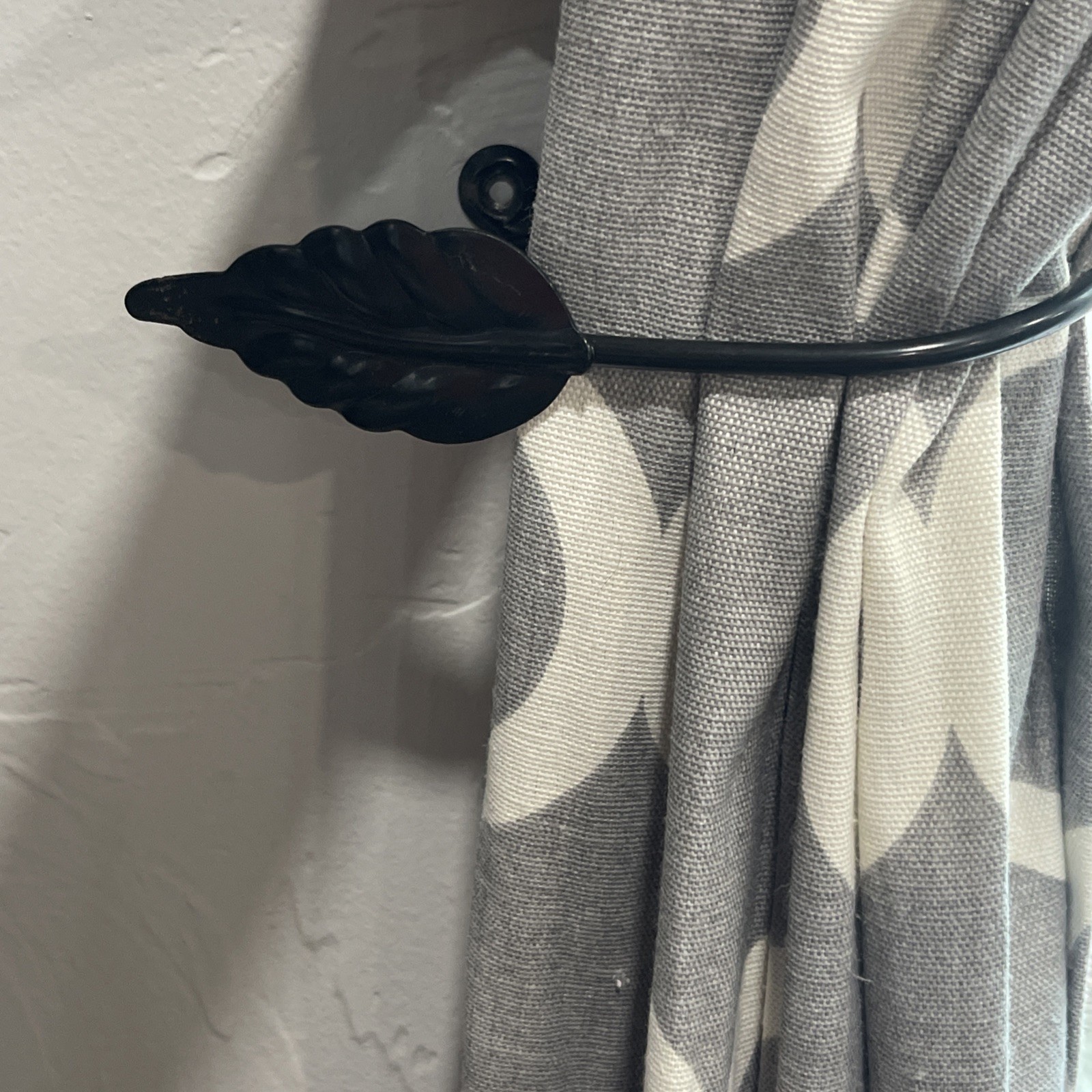 Leaf Curtain Holdbacks Metal (Black Set of 2) Wall Mounted Drapery Hook