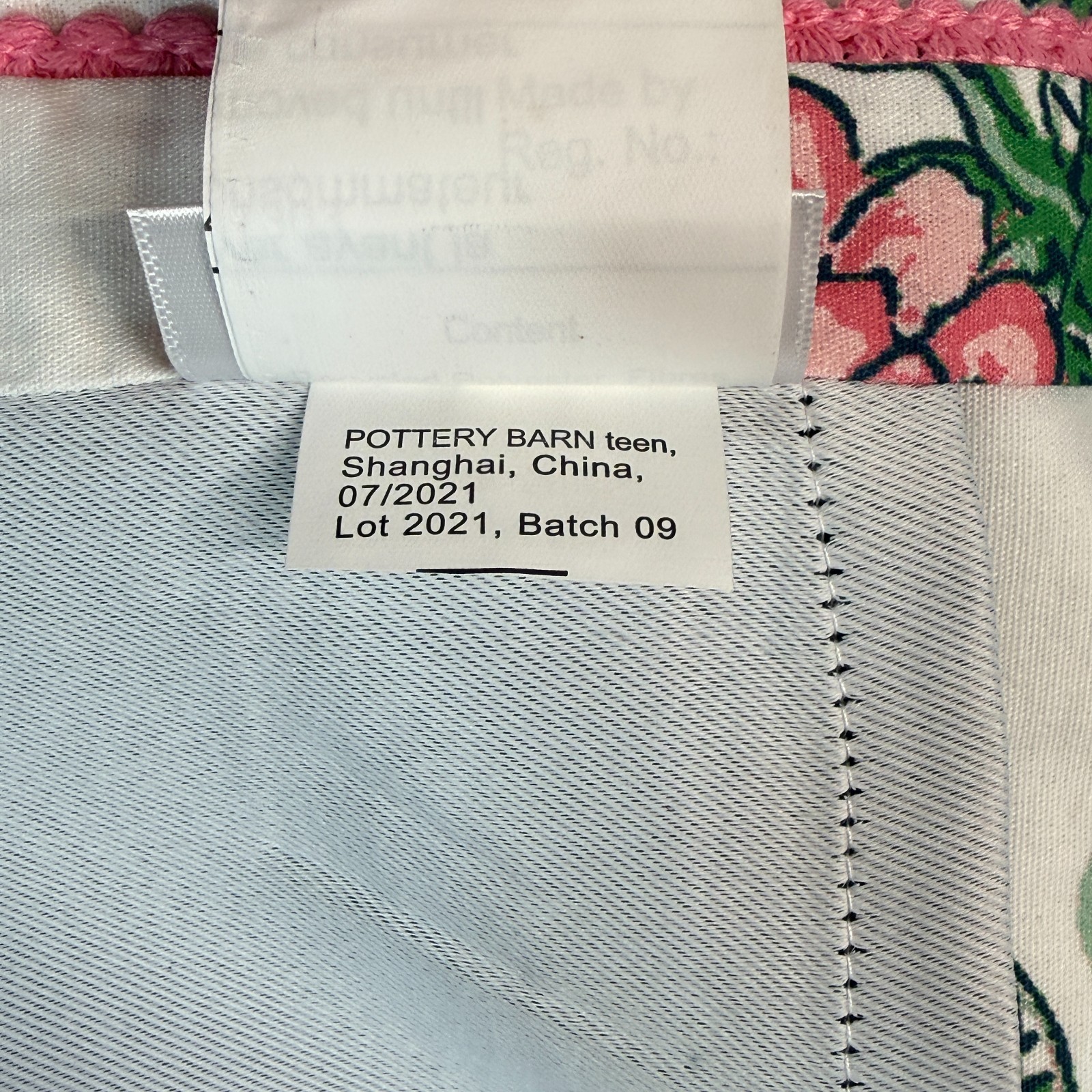 POTTERY BARN TEEN ROLLER RABBIT ROSE PRINTED BLACKOUT CURTAIN 96″ PINK *SAMPLE