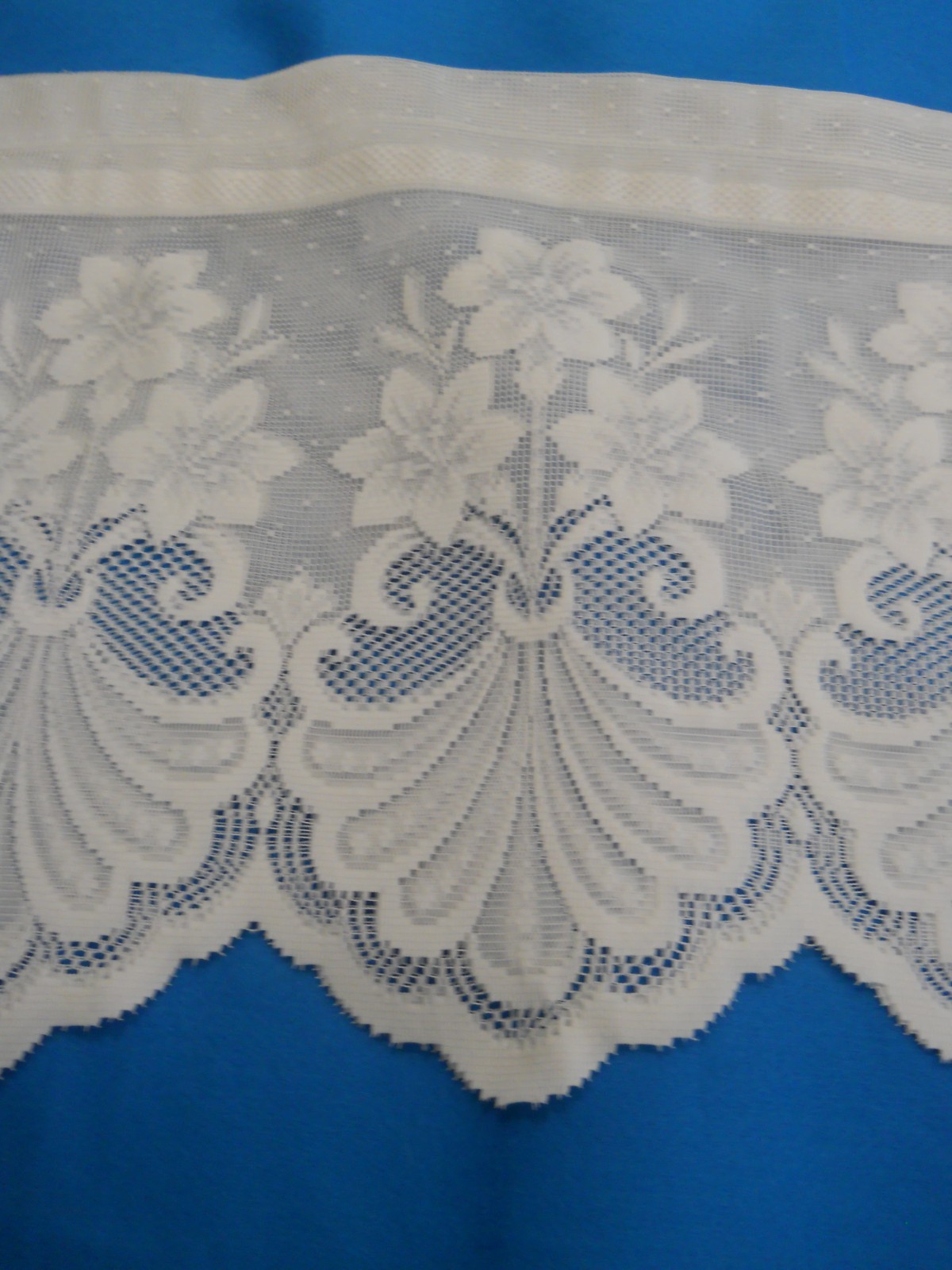 Lace Scalloped Valance ~ 60 in X 18 in ~ White