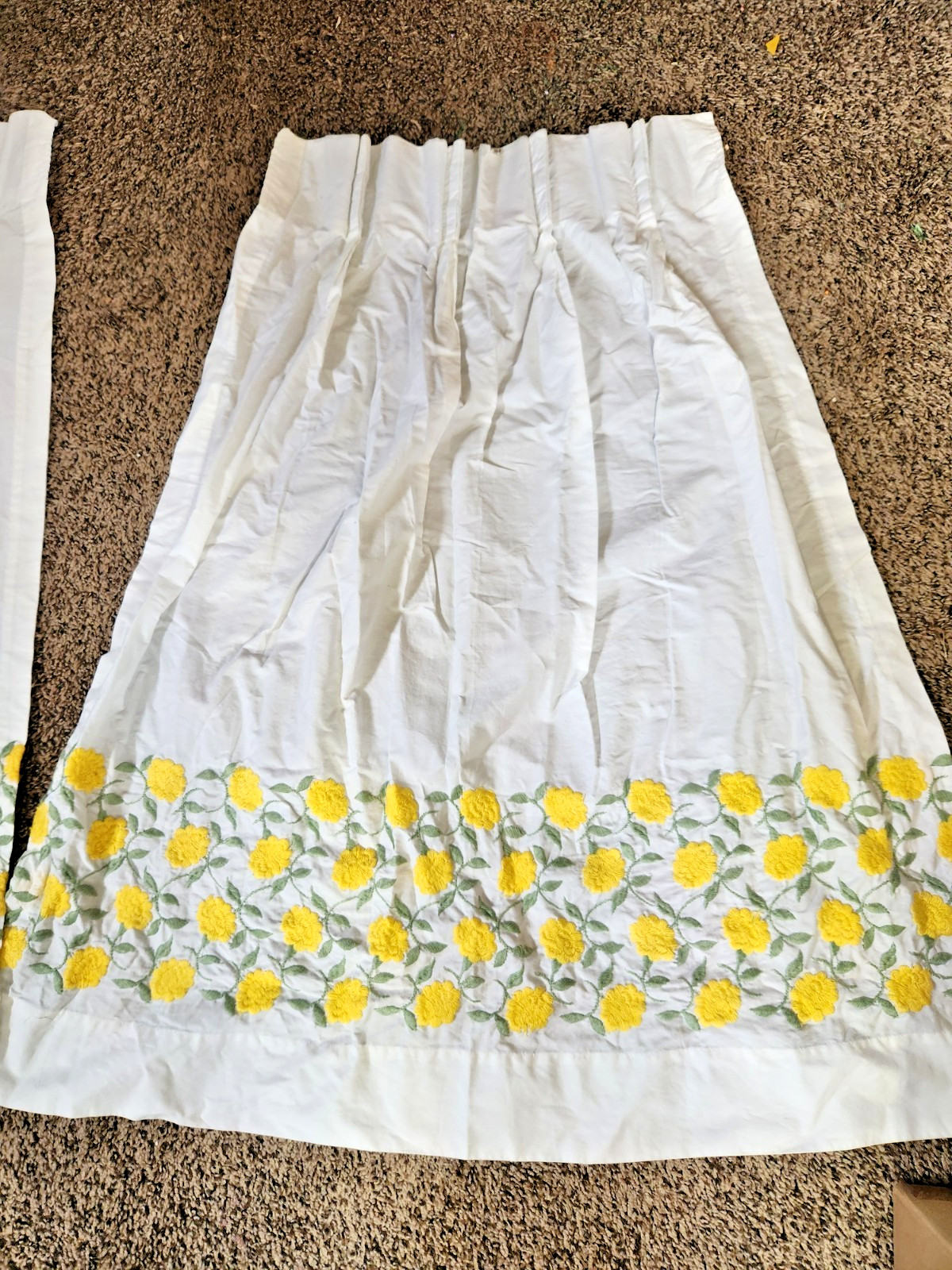 UNBRANDED PAIR OF GRANDMACORE COTTAGECORE CURTIANS 34″ EMBROIDERED FLOWERS