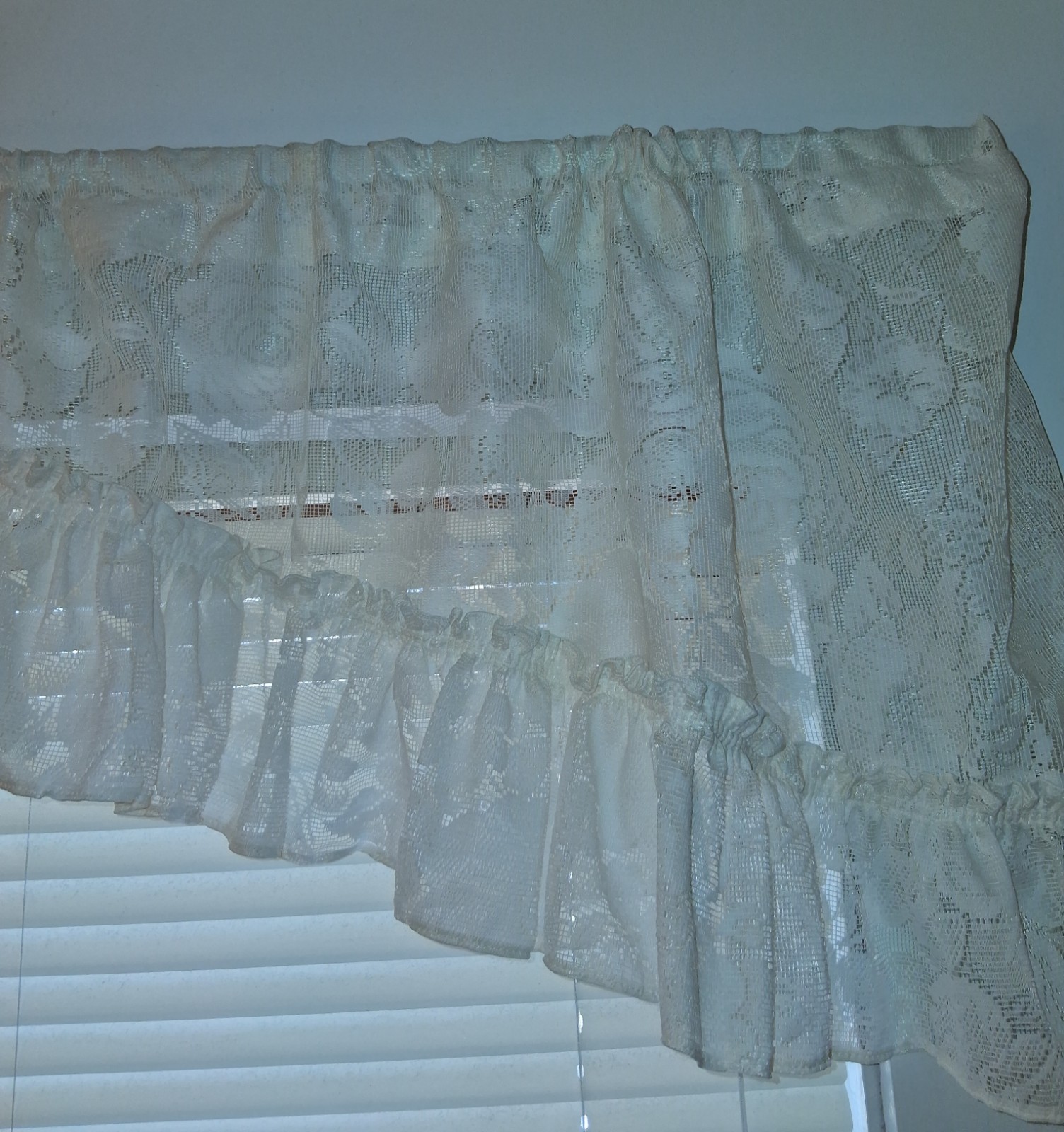 ROSE LACE SCALLOPED 2PC SWAG VALANCE SET Off White EUC 33 x 19 each Side