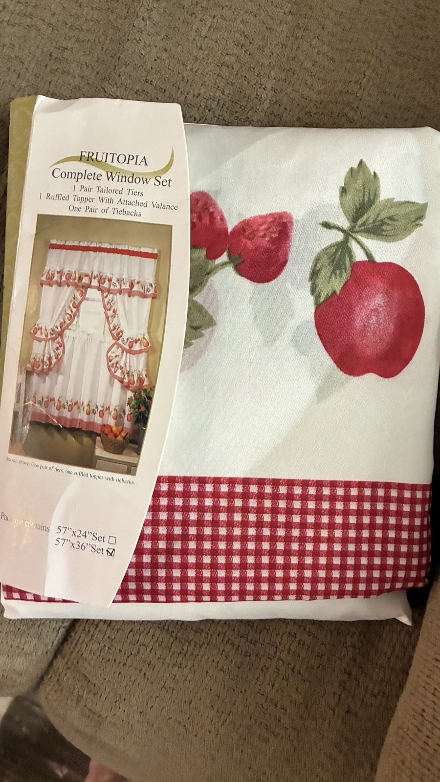 Red Delicious Country Apples 3-Piece Window Curtain Tier Set 57 in x 36 in