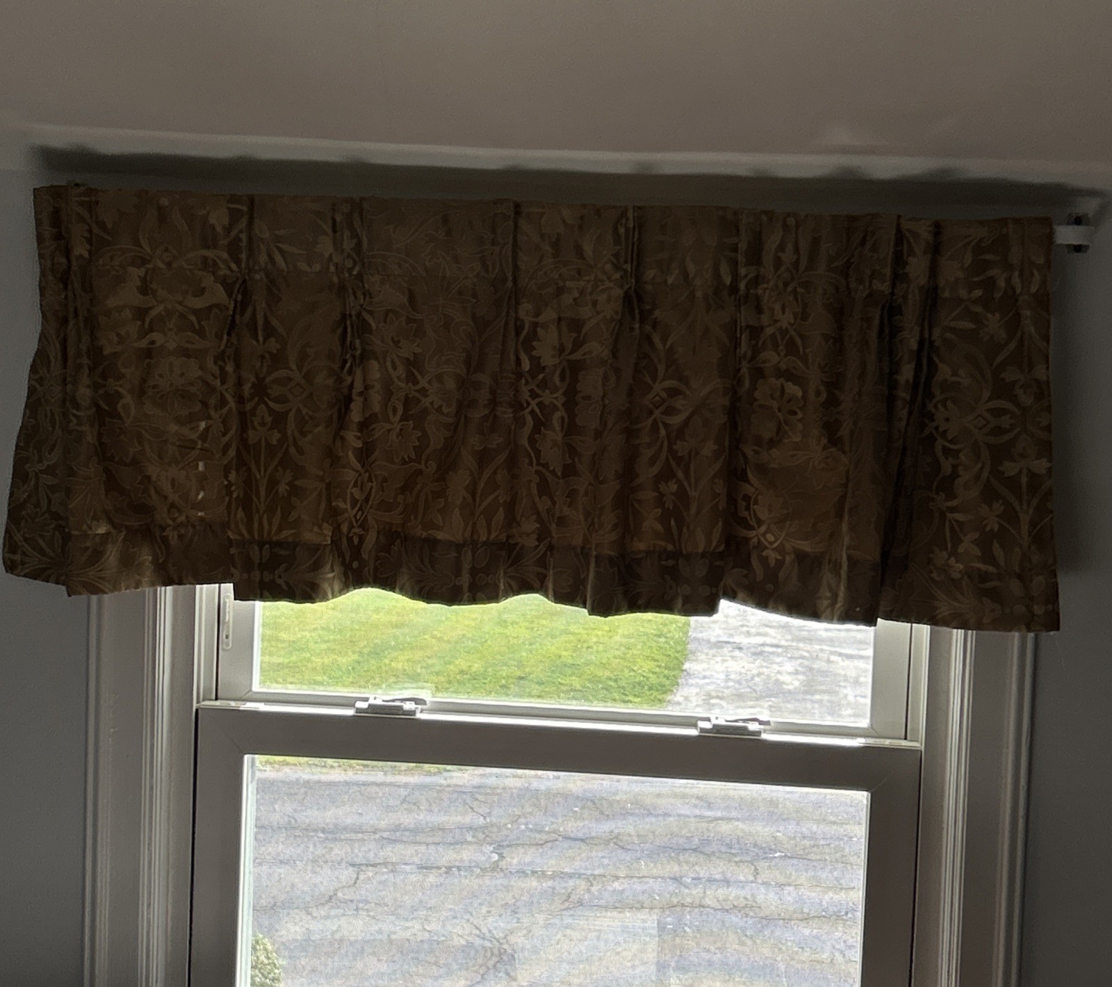(2) Cindy Crawford Gold Pleated 48 in Valances Leaf Pattern