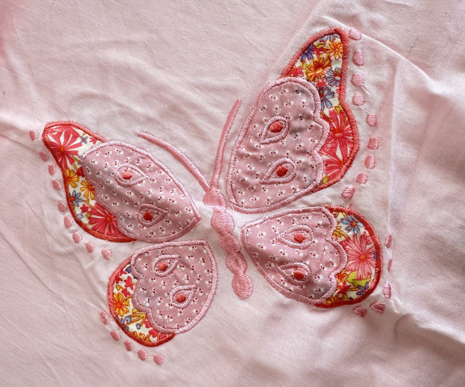 2 Curtain Panels & tiebacks ~ embroidered, appliqued BUTTERFLIES on pink NEW