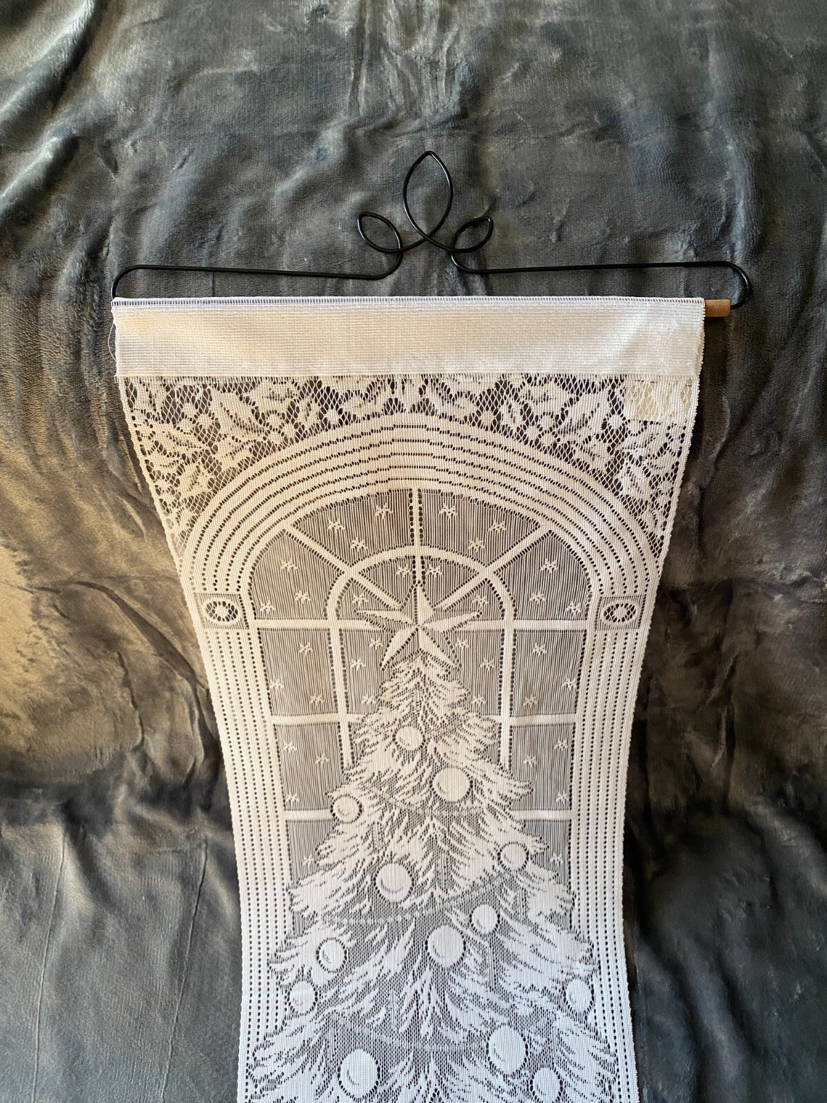 Heritage NEW WALL DECOR w/Hanger Cristmas Tree, white color.