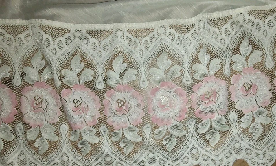 Vtg Lace Scalloped Curtain Valance White W Pink Roses Allong Edge 48” X 22”