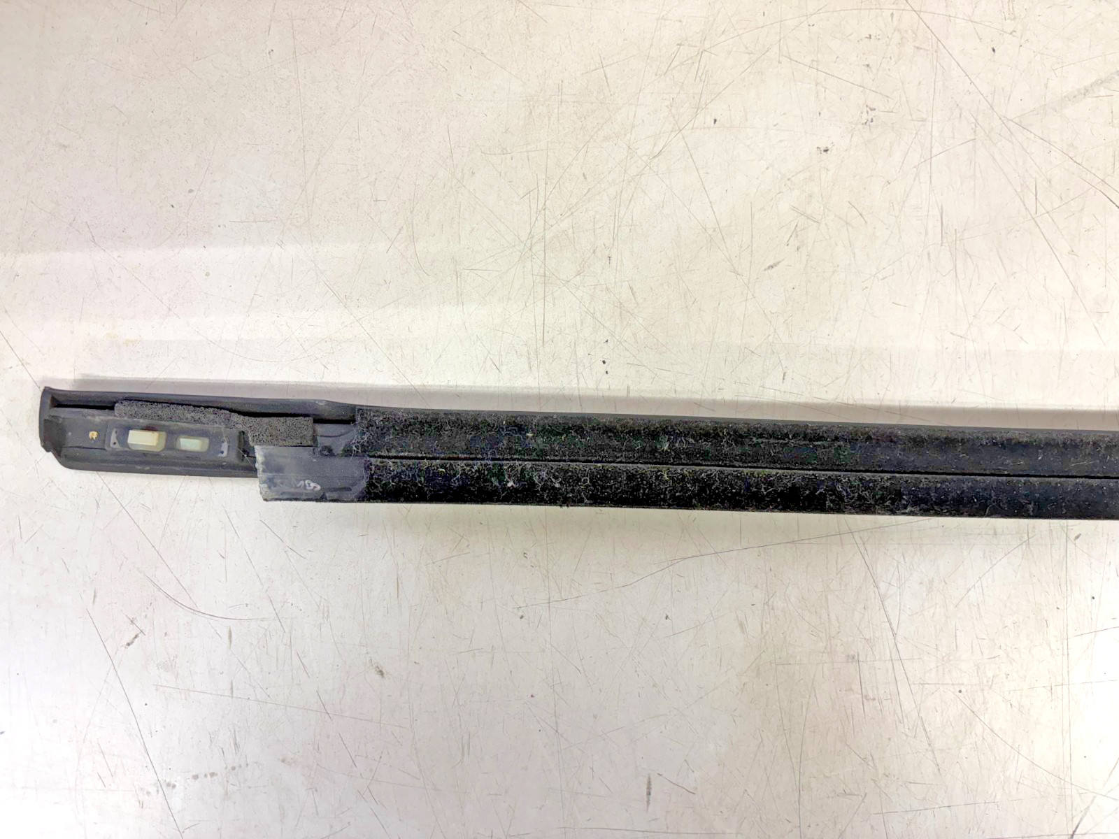 2012 FORD FOCUS LEFT FRONT BLACK DOOR GLASS WEATHER WINDOW STRIP TRIM OEM