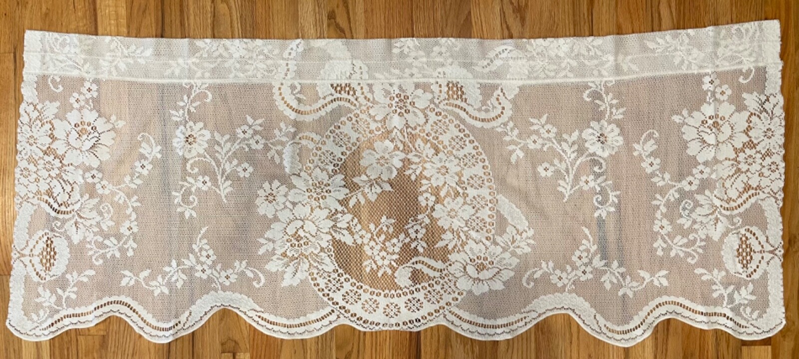 Heritage Lace “Ivory” American Beauty Valance 60 W X 24 L (189)