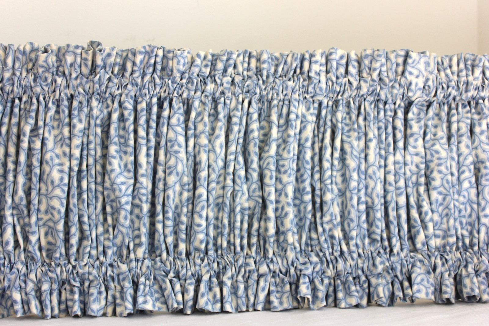 Custom Botanical Valance 150″ Blue & White Rose Hips Lined Dual Rod Pocket Vtg