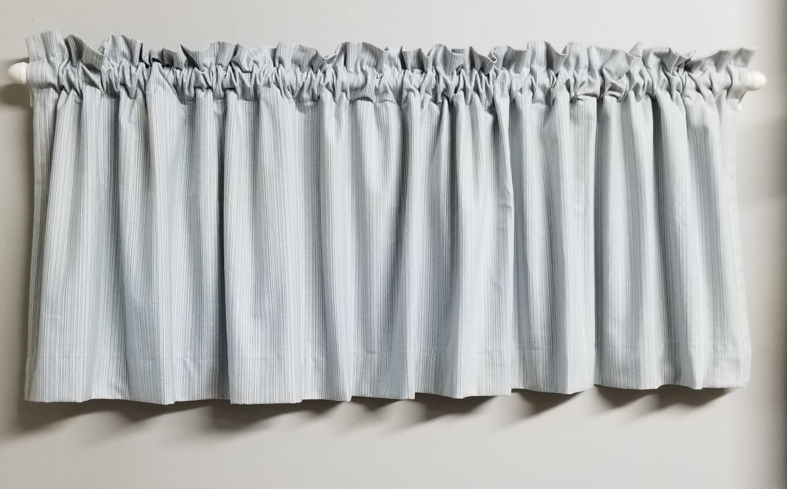 VALANCE CURTAIN 55″ X 14″ STRIPED WHITE AND LIGHT BLUE 1 1/2 ROD POCKET 