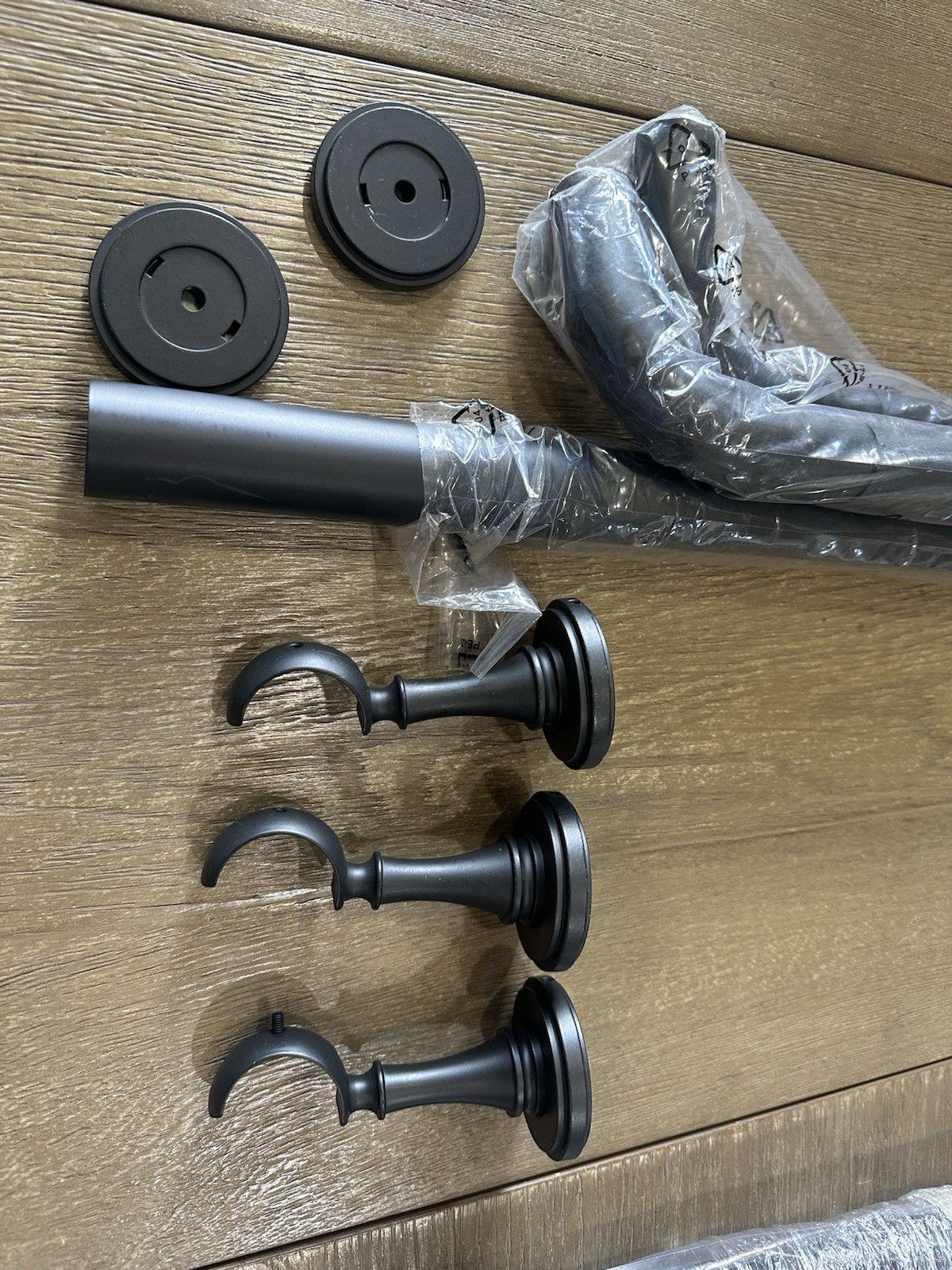 Pottery Barn Somorset Hidden connection 1.25 Curtain Rod 108-144″ Stone Iron