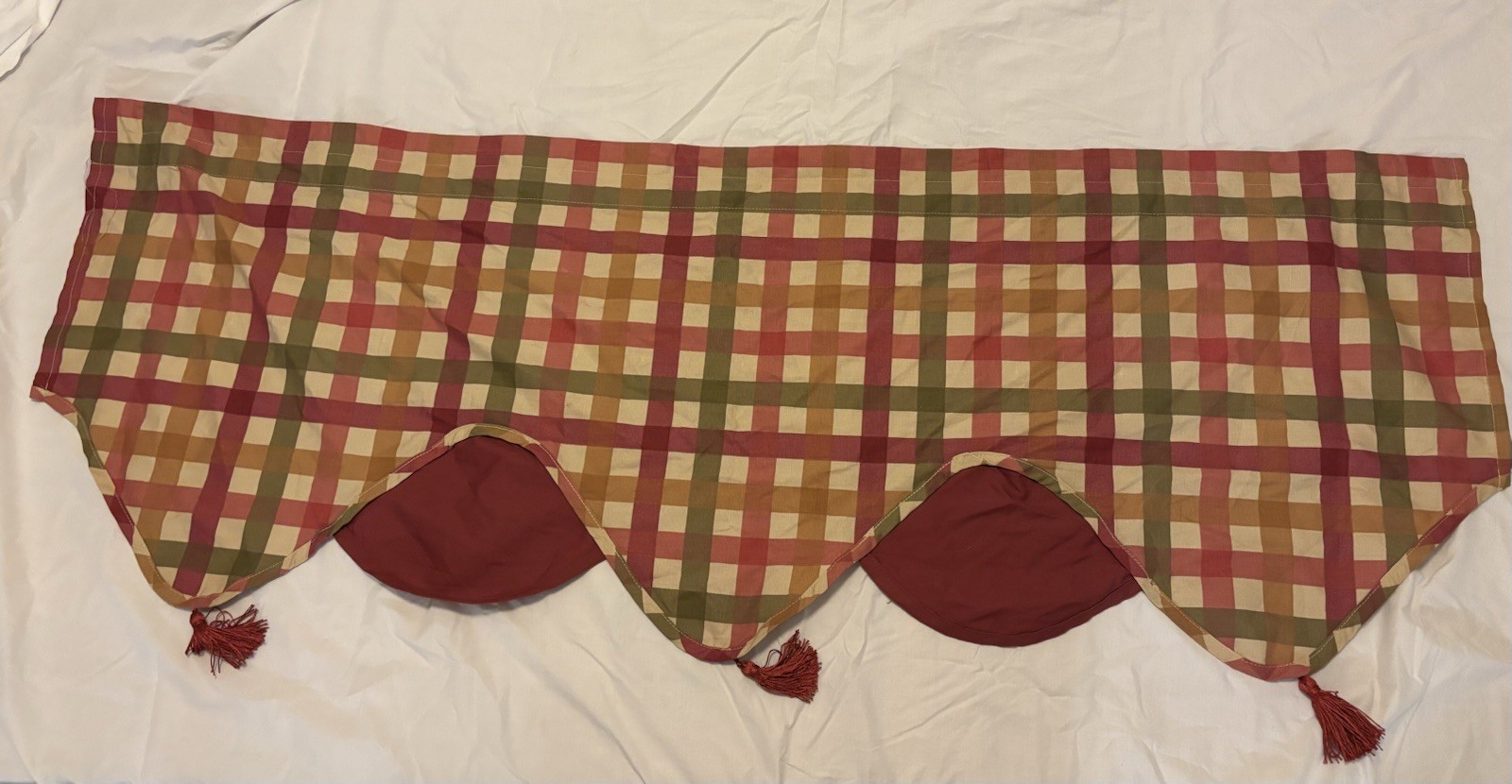 Better Homes And Gardens Plaid Valance in Red, Green, and Yellow 60X 20”