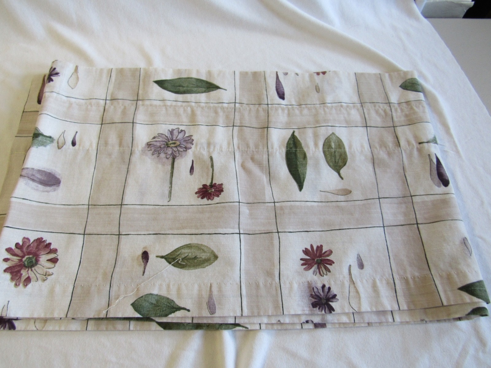 Croscill Valance Cotton/Poly 94″ by 14 1/2″ inches – flowers, leaves