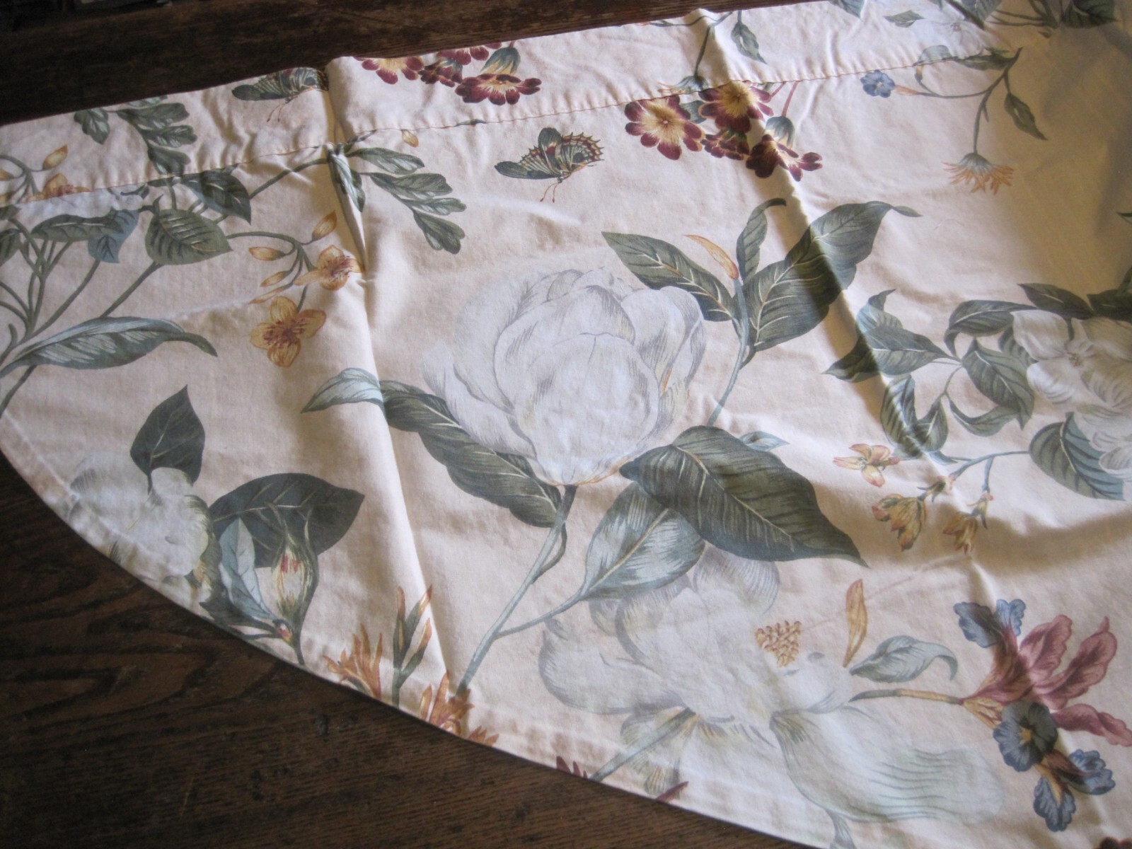 Crown Crafts Williamsburg Garden Image Magnolia/DOGWOOD Floral/Striped 2 VALANCE