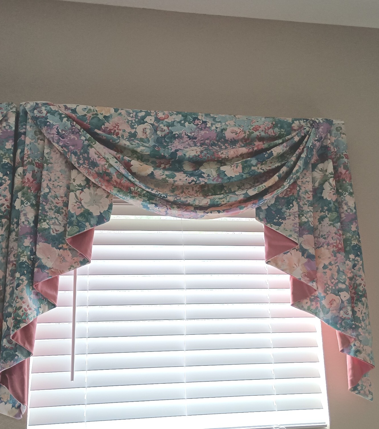 Swag ,Jabots Single Window Treatment,Classic Look With Contemporary Fabric