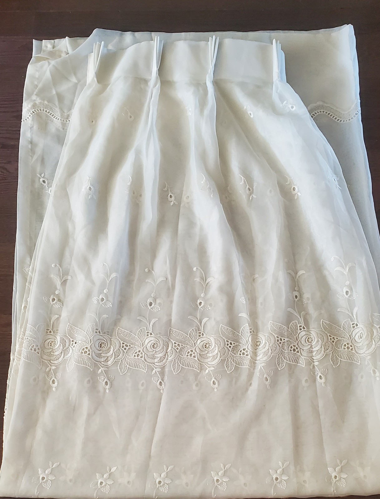 Vintage Curtain Panel – Pinch Pleat – White – Cutouts – Floral – 74″ x 84″