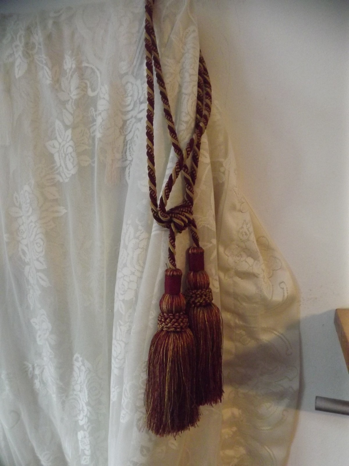 pr tie backs TWISTED ROPE & TASSEL DRAPERY 25″ SPAN (20″ long) BURGANDY & GOLD