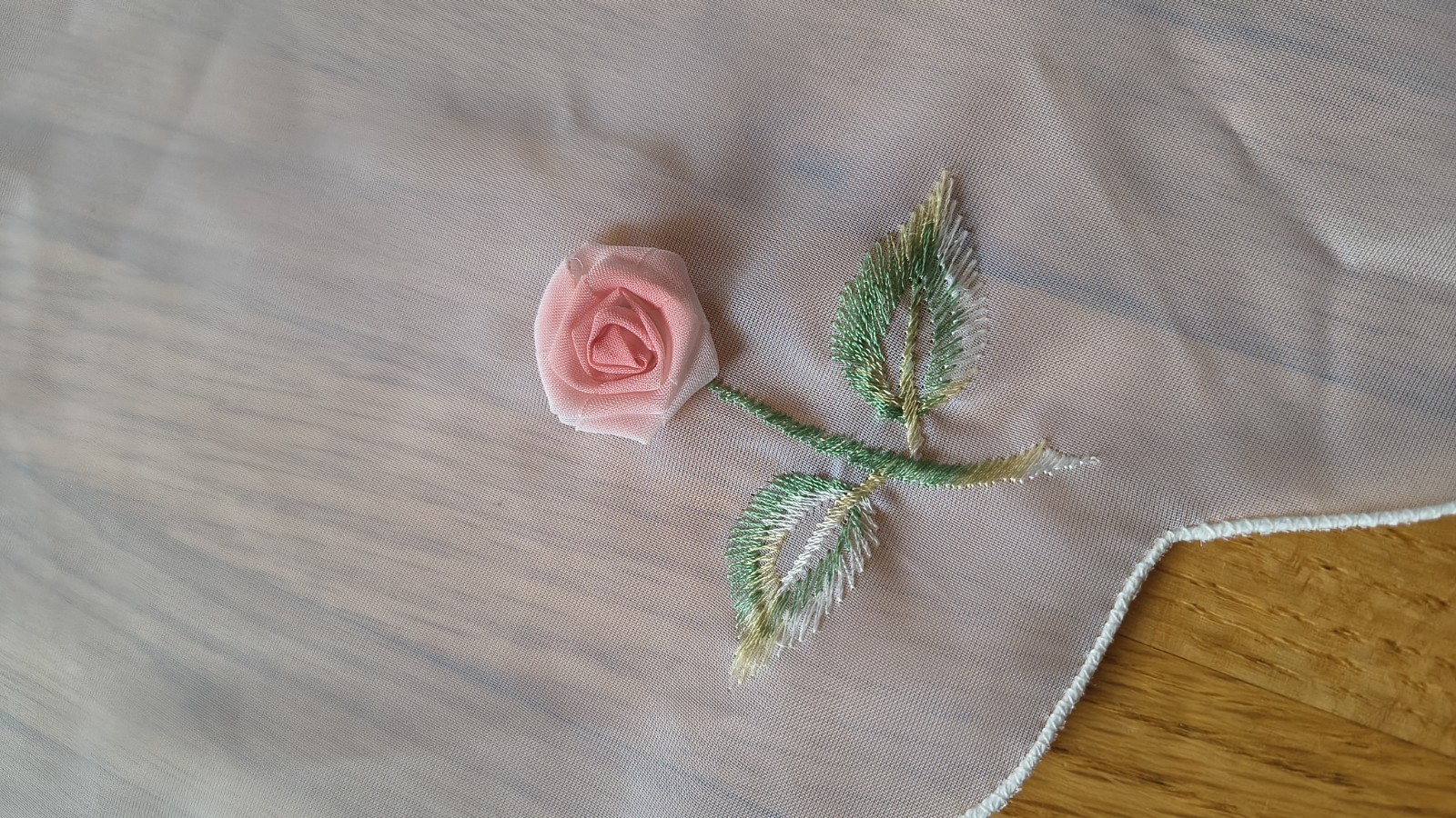 Vtg Peek-A-Bloom Sheer Organza Scarf Valance Embroidered Pink Roses Scalloped