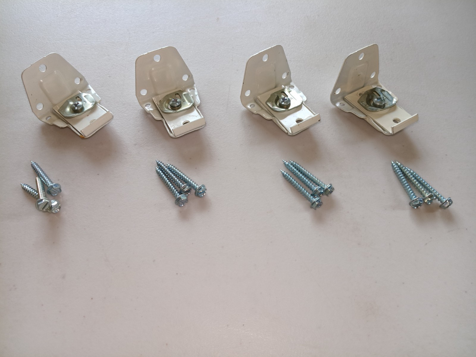 Vtg Kirsch superfine traverse rod (4) support brackets 3576.025 & screws. 514
