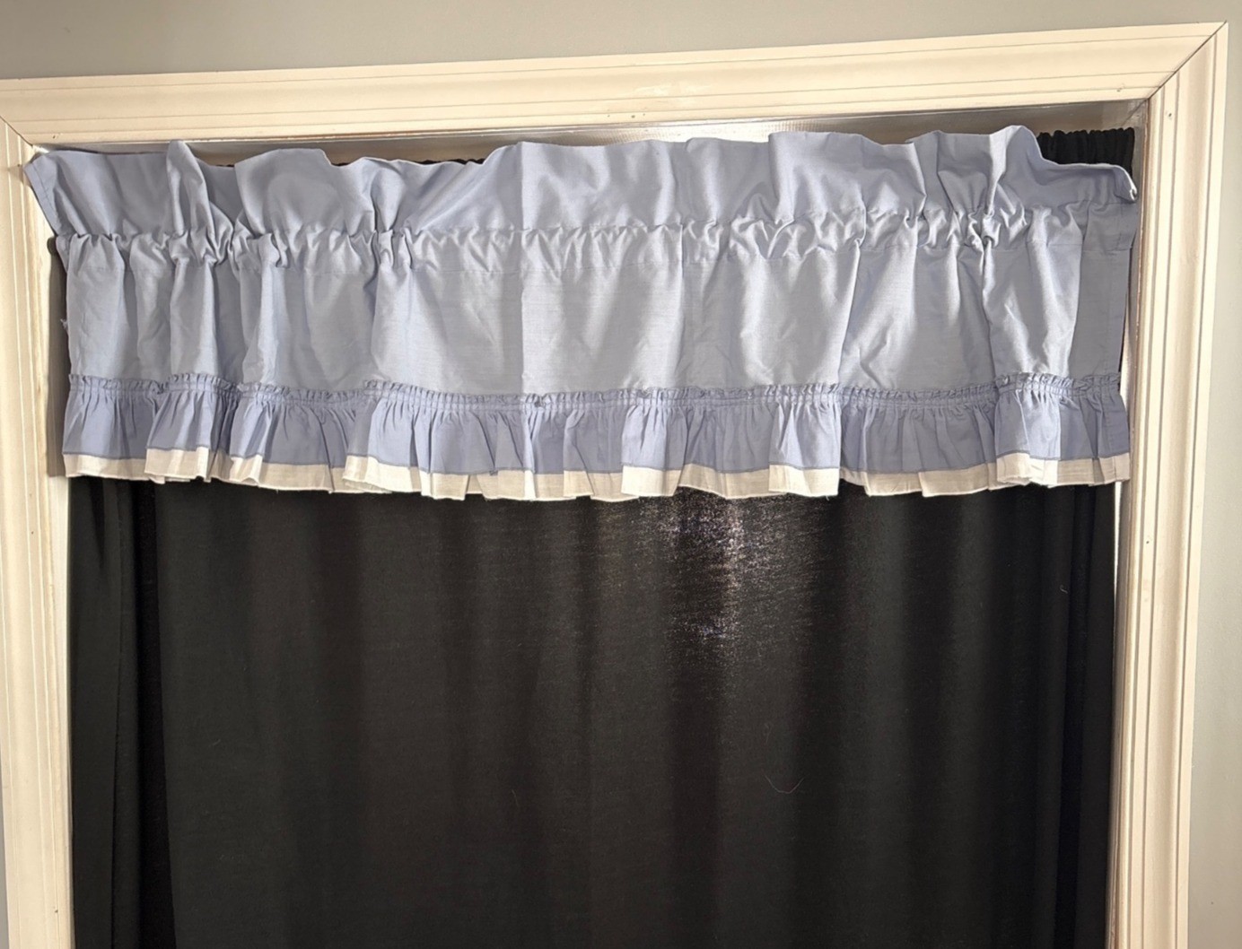 JC Penney Home Collection Blue & White Ruffled Valance 60″x14″ Curtain Panel