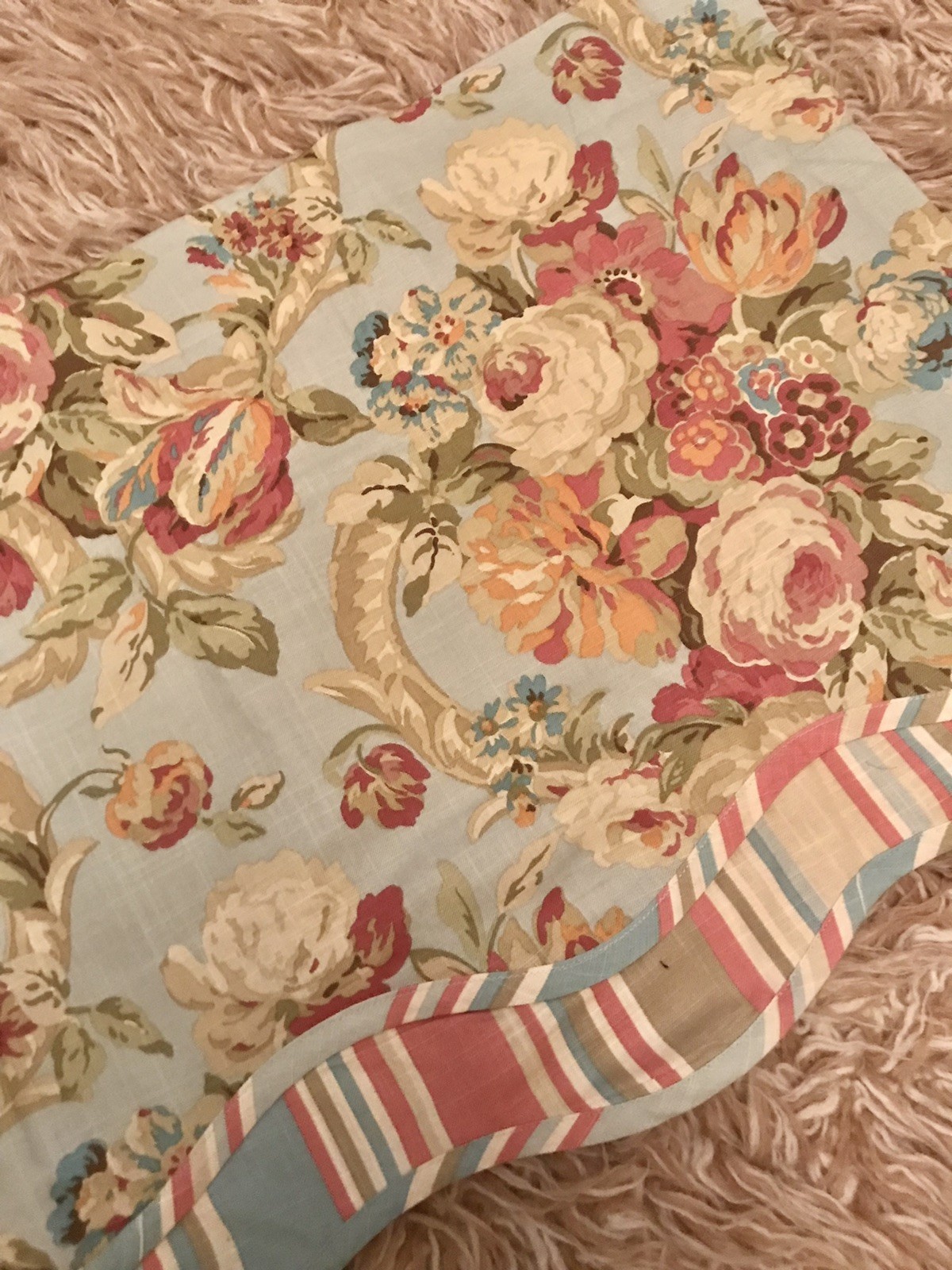 (1) Waverly Spring Bling Vapor Scallop Window Valance 50”x20”