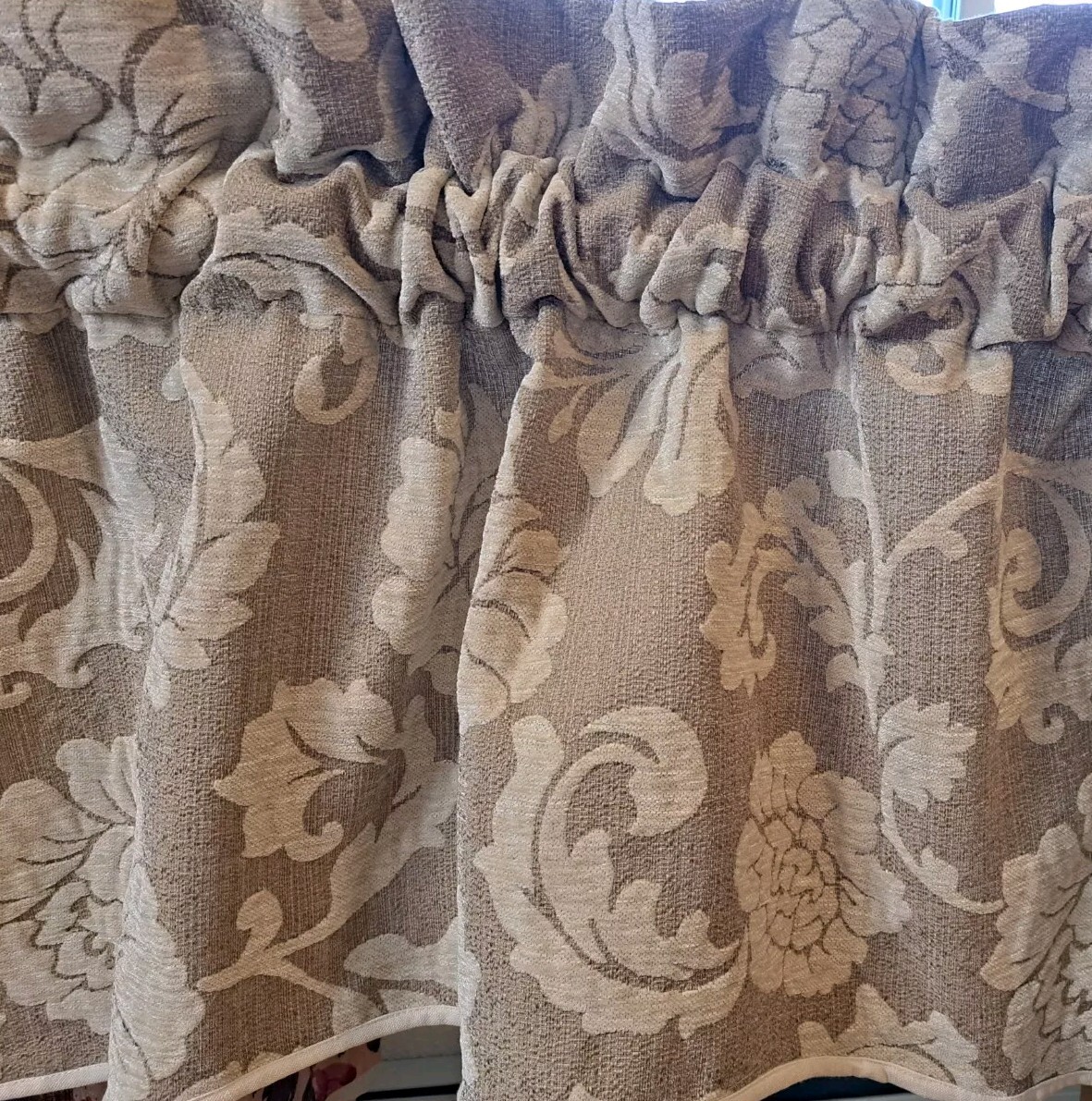 Croscill Valance Floral Scroll Tan Taupe Cream Beige Scalloped Damask 53×22 1pc.