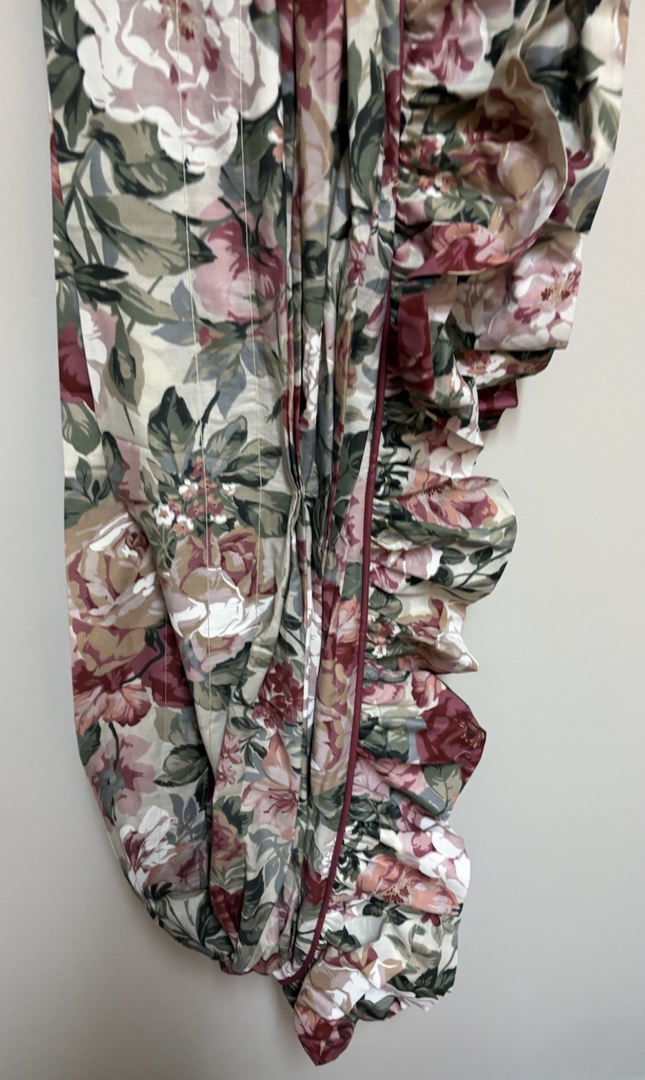 1 CROSCILL ARBOR ROSE CABBAGE PINK ROSES RUFFLED GATHERED VALANCE 84” X 17″