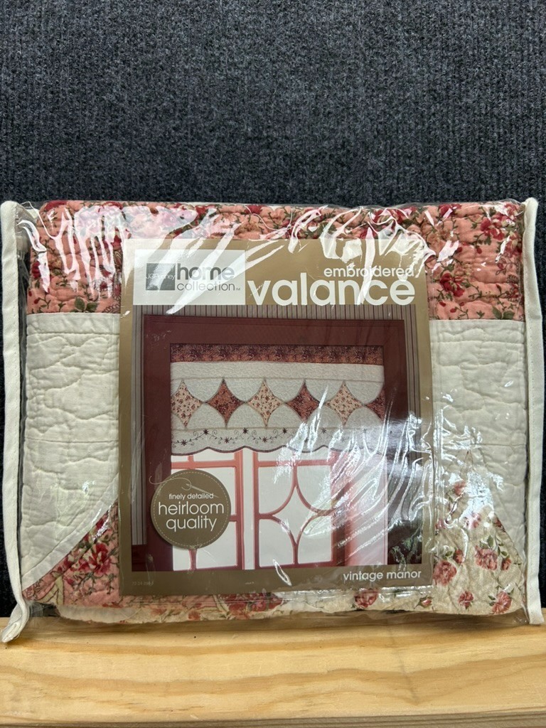 JCPenney Home Collection Quilted Embroidered Valance Vintage Manor 52×15 – Set